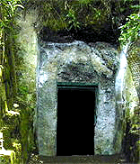 Cuma, l'ingresso della grotta della Sibilla