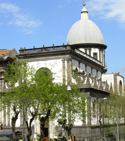 Napoli - La chiesa rinascimentale di S. Caterina a Formiello dove riposano i Martiri d'Otranto
