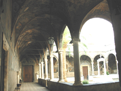 Napoli - chiostro della chiesa di Santa Maria la Nova