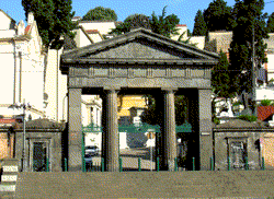 Napoli - ingresso del Cimitero monumentale 