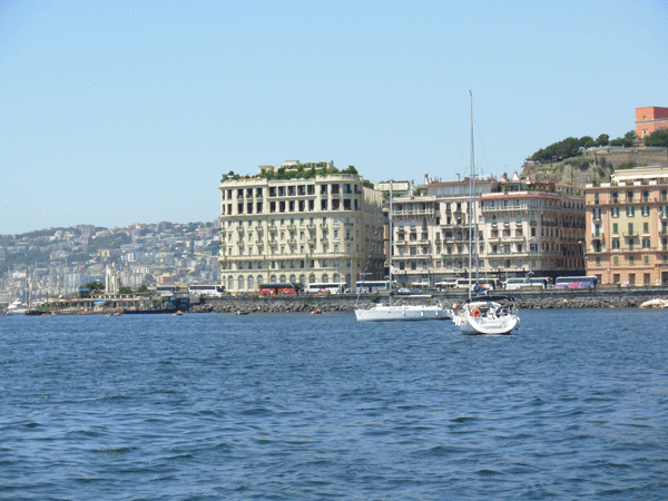 Napoli - La zona dei grandi alberghi, tra cui anche l'hotel Vesuvio